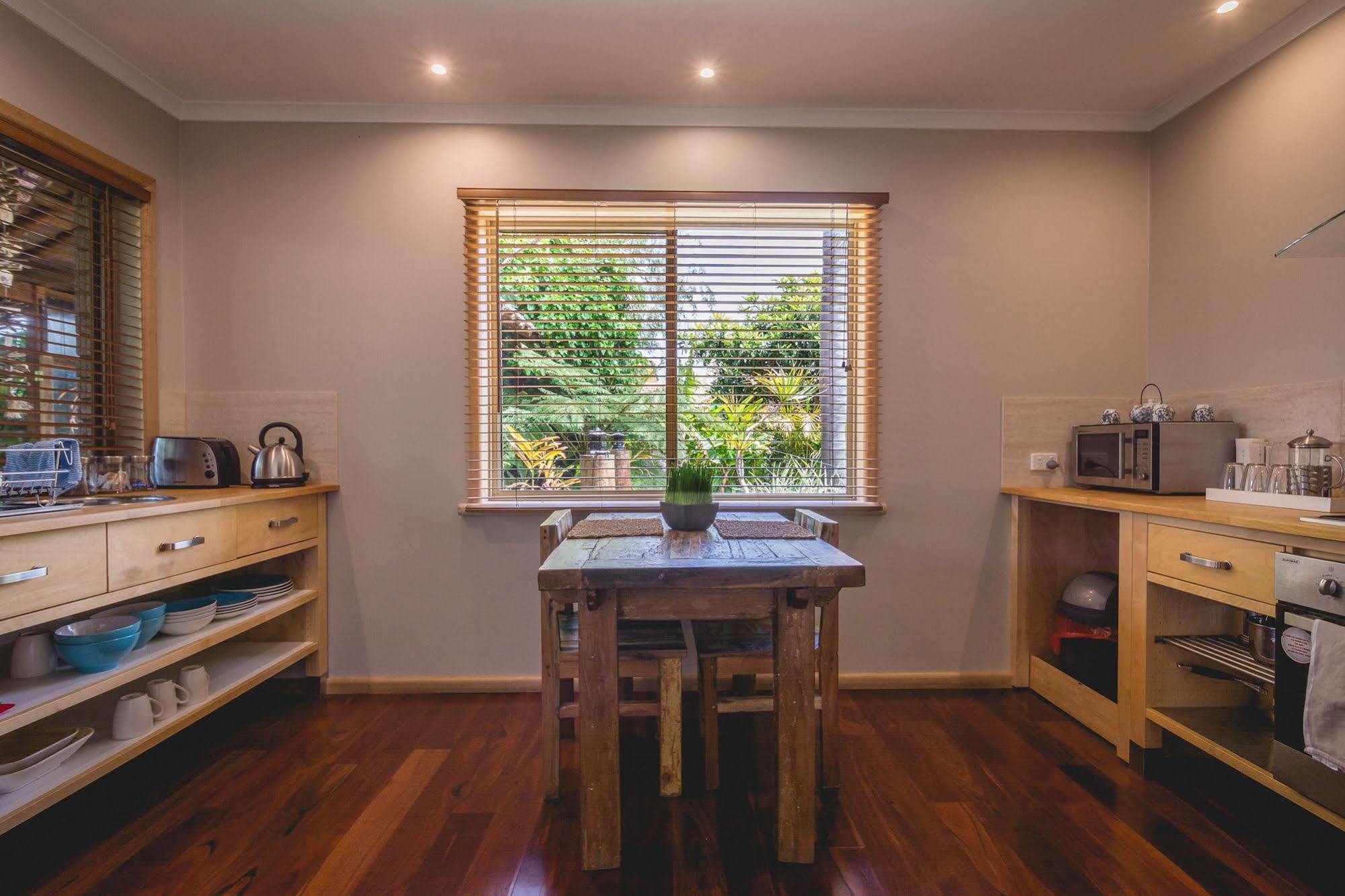 Albany Bali Style Accommodation ภายนอก รูปภาพ